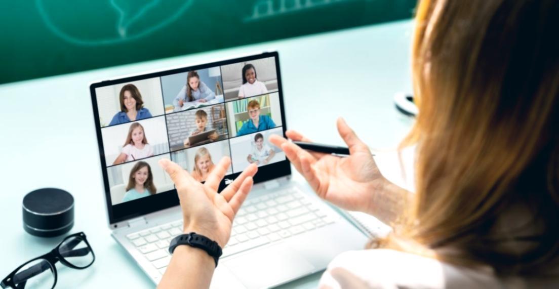 Professionelle Kursumgebung mit modernen Lernmaterialien