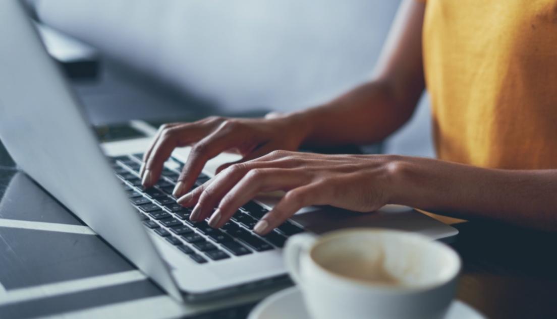 Bildschirmansicht einer Live-Online-Sitzung mit Dozent und Teilnehmern während einer praktischen Link-Building-Übung